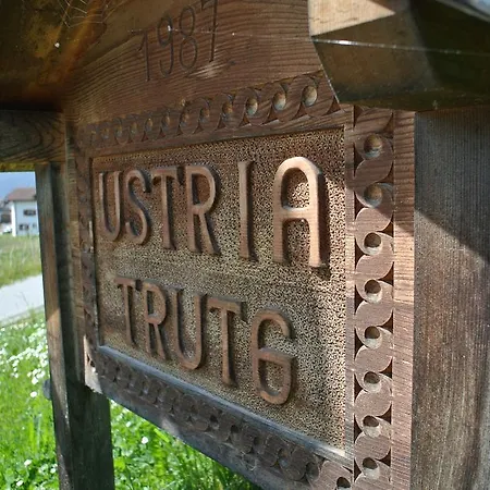 Gasthof Ustria / Pensiun Trutg Vella